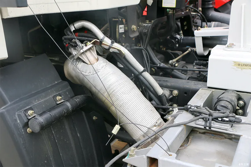 FAW Jiefang J6L 320-horsepower 8x4 8-cubic-meter concrete mixer truck (10)