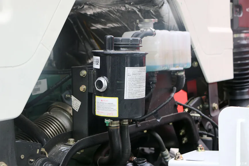 FAW Jiefang J6L 320-horsepower 8x4 8-cubic-meter concrete mixer truck (11)