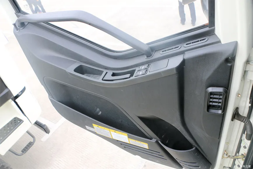 FAW Jiefang J6L 320-horsepower 8x4 8-cubic-meter concrete mixer truck (14)