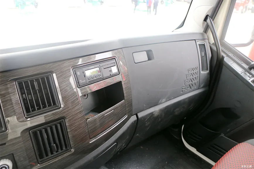 FAW Jiefang J6L 320-horsepower 8x4 8-cubic-meter concrete mixer truck (17)