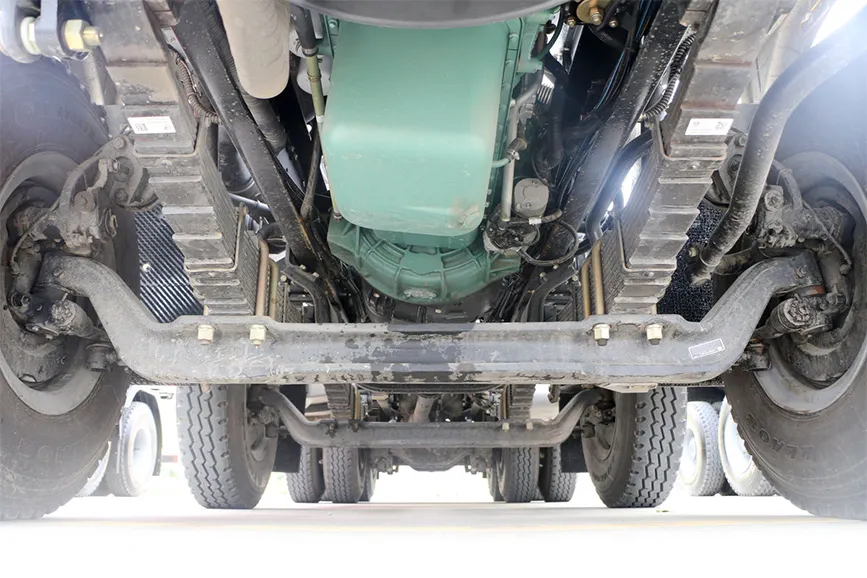 FAW Jiefang J6L 320-horsepower 8x4 8-cubic-meter concrete mixer truck (7)