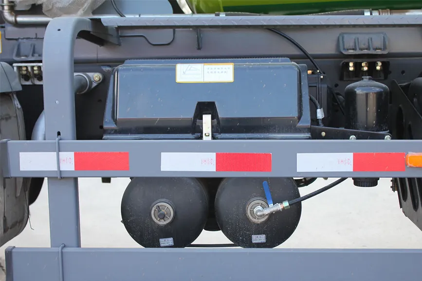 FAW Jiefang J6P 350-horsepower 6x4 5.02-cubic-meter concrete mixer truck axle (2)