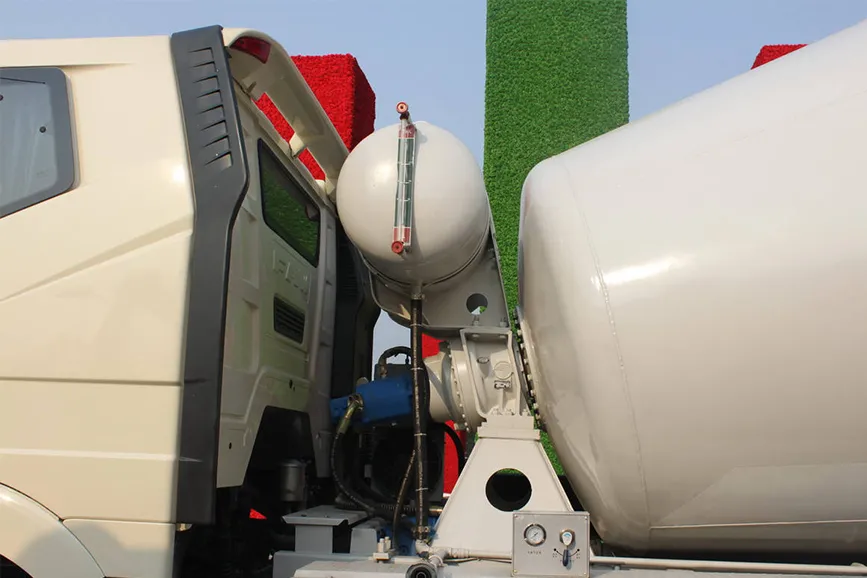 FAW Jiefang J6P 350-horsepower 6x4 Concrete Mixer Truck (Combination Type) (CA5310GJBP66K2T4E) (2)