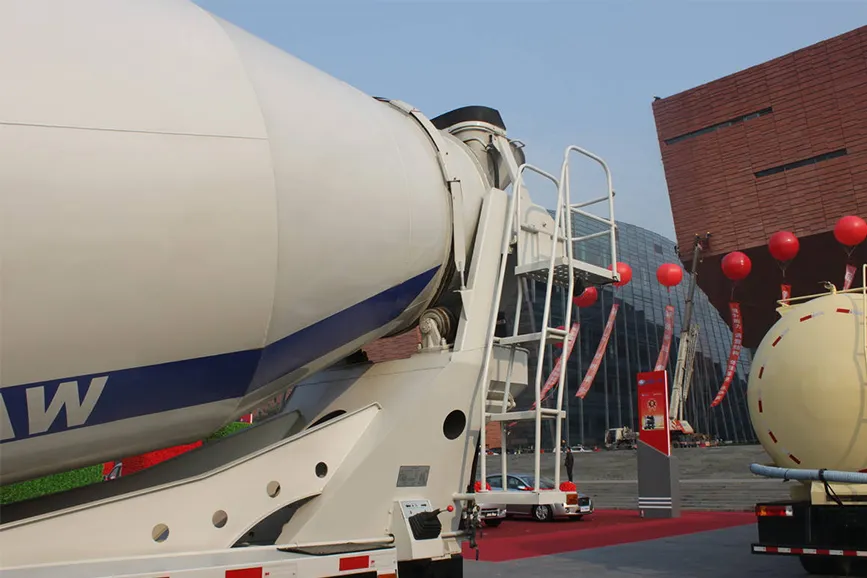 FAW Jiefang J6P 350-horsepower 6x4 Concrete Mixer Truck (Combination Type) (CA5310GJBP66K2T4E) (3)