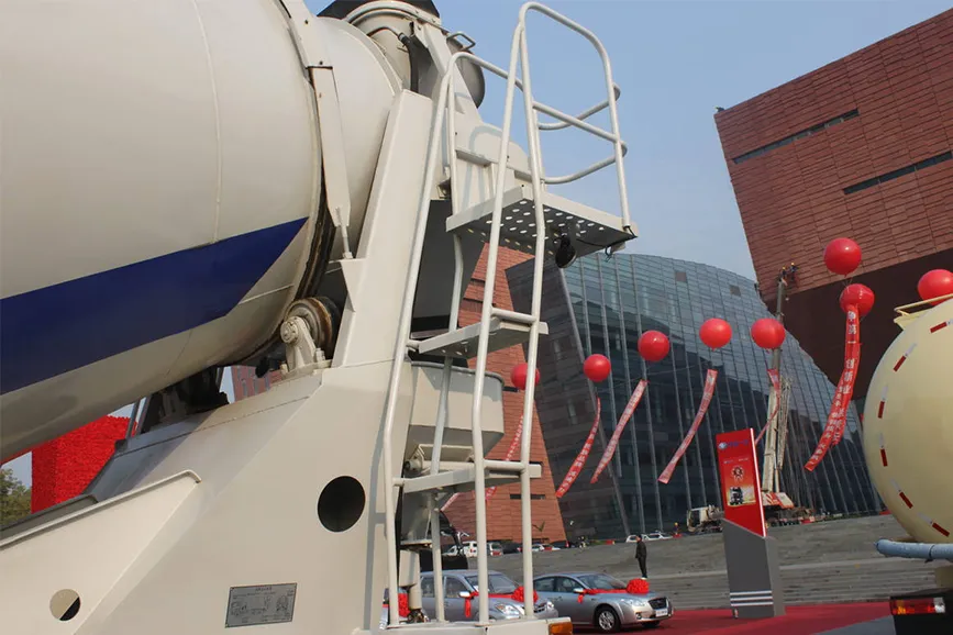 FAW Jiefang J6P 350-horsepower 6x4 Concrete Mixer Truck (Combination Type) (CA5310GJBP66K2T4E) (4)