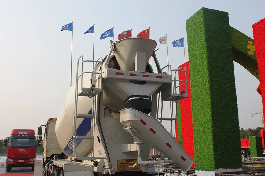 FAW Jiefang J6P 350-horsepower 6x4 Concrete Mixer Truck (Combination Type) (CA5310GJBP66K2T4E) (5)