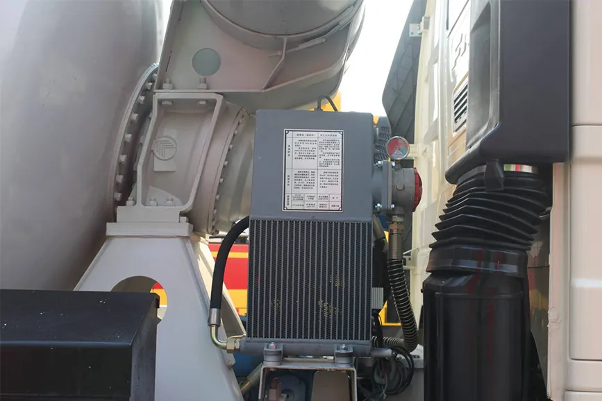 FAW Jiefang J6P 350-horsepower 6x4 Concrete Mixer Truck (Combination Type) (CA5310GJBP66K2T4E) (7)