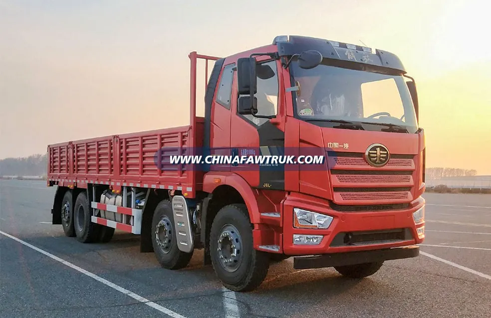 FAW Jiefang J6L 320 HP 8x2 7.7-meter Flatbed Truck (Flat Roof)