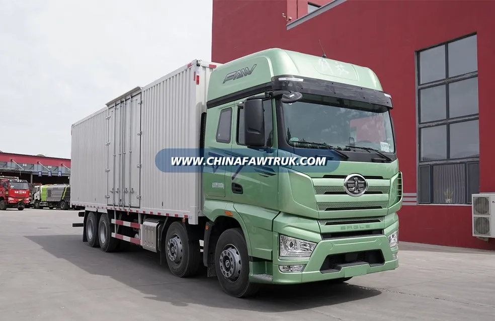 FAW Jiefang J7 Heavy-Duty Truck, 560 HP, 8x4, 9.5-meter AMT Automatic Box Truck (China VI)