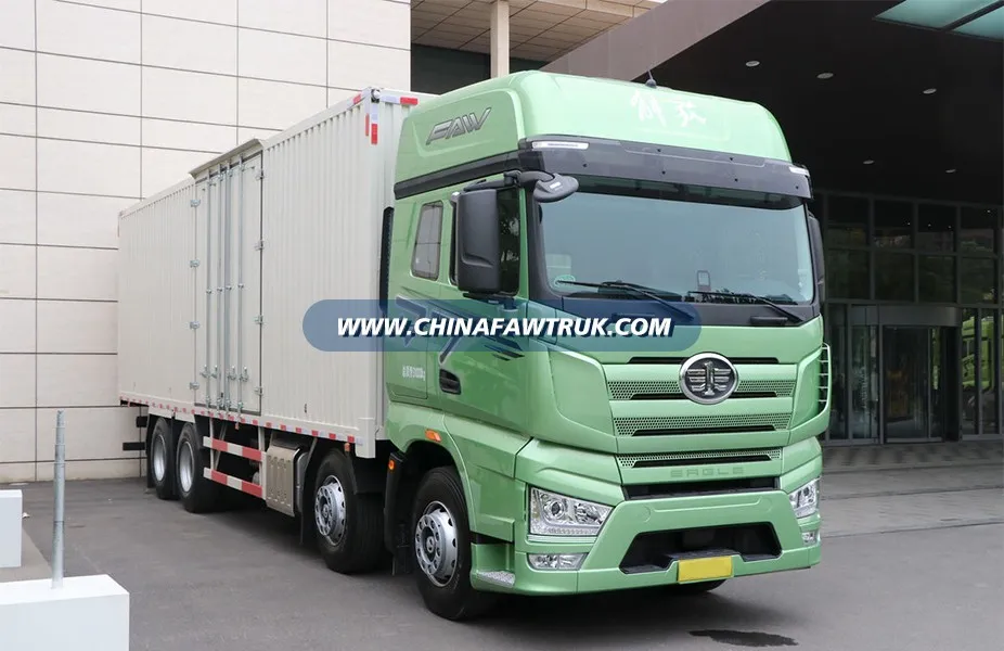 FAW Jiefang J7 Heavy-Duty Truck, 560 HP, 8x4, 9.4-meter AMT Automatic Box Truck (China VI)