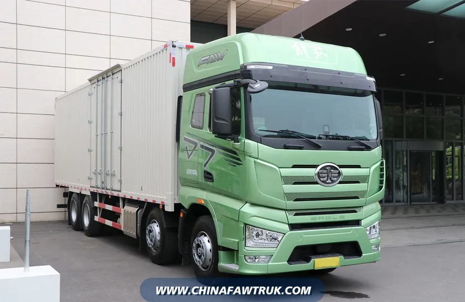FAW Jiefang J7 Heavy-Duty Truck, 560 HP, 8x4, 9.4-meter AMT Automatic Box Truck (China VI)