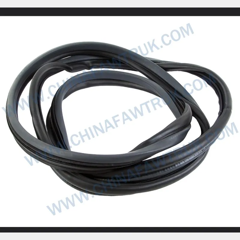 5206022-A01Уплотнитель лобового стекла 2