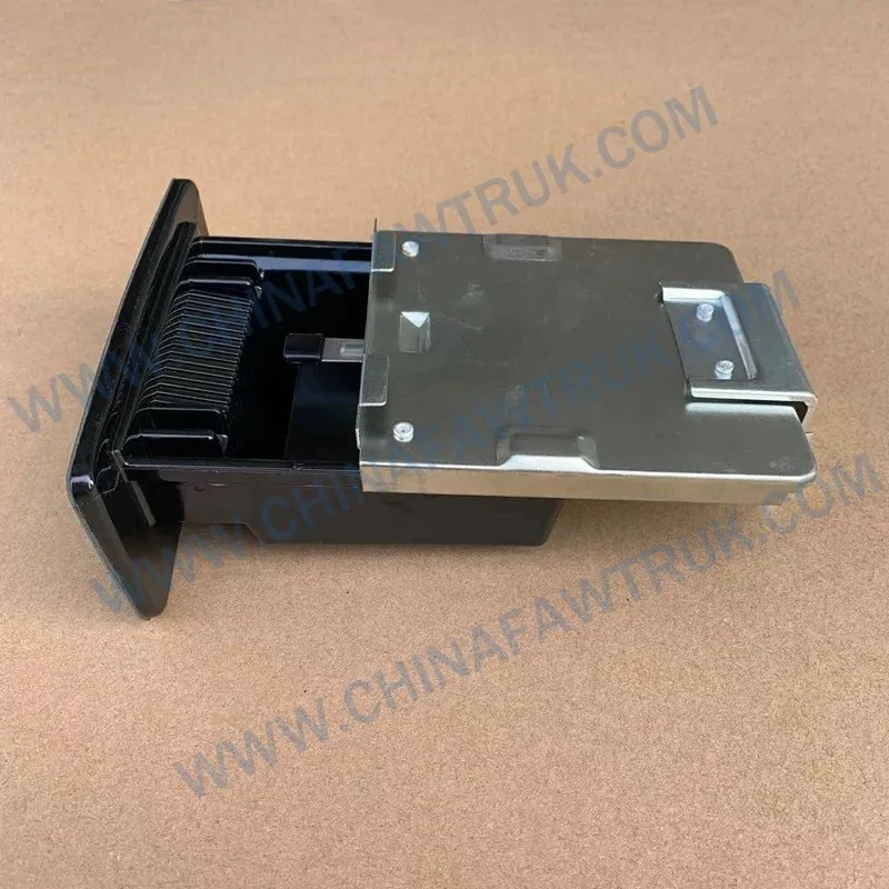 8203010-Приборная панель кабины A86, пепельница пепельница в сборе1