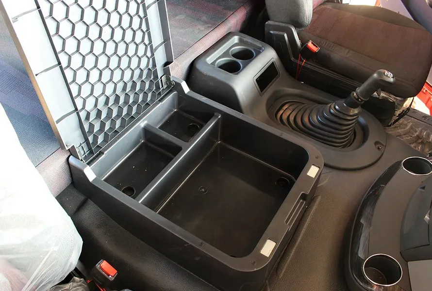 Faw 500hp J6p Tractor Truck-Cabin (1)