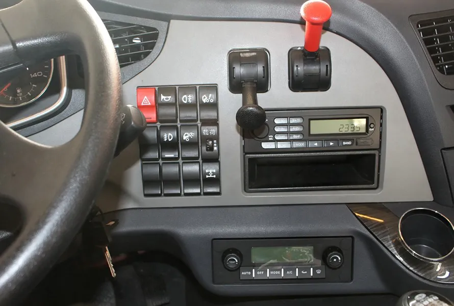 Faw 500hp J6p Tractor Truck-Cabin (10)