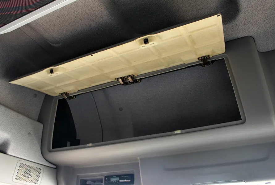 Faw 500hp J6p Tractor Truck-Cabin (2)