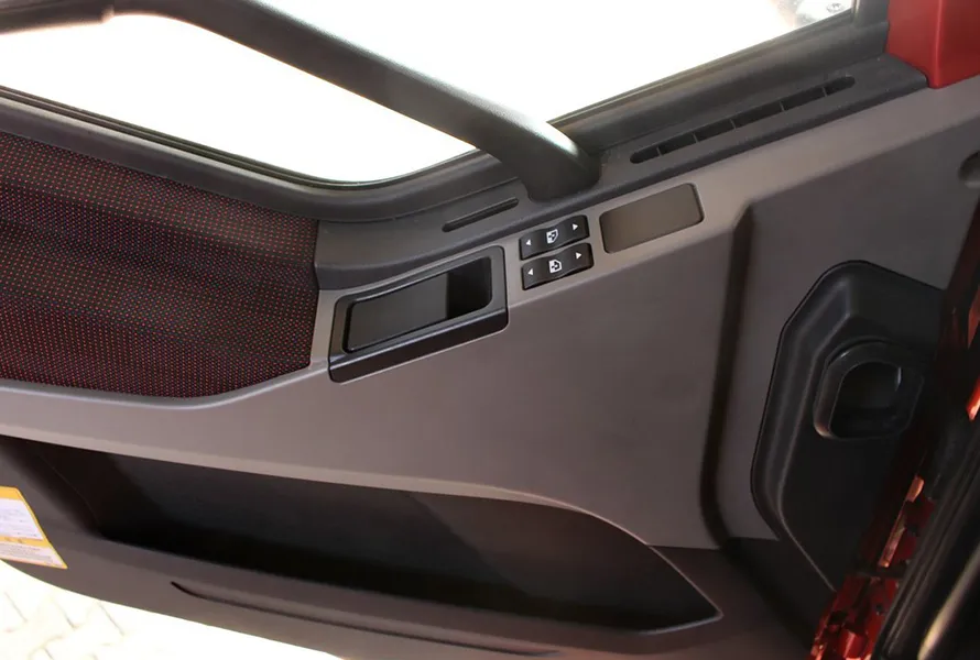 Faw 500hp J6p Tractor Truck-Cabin (6)