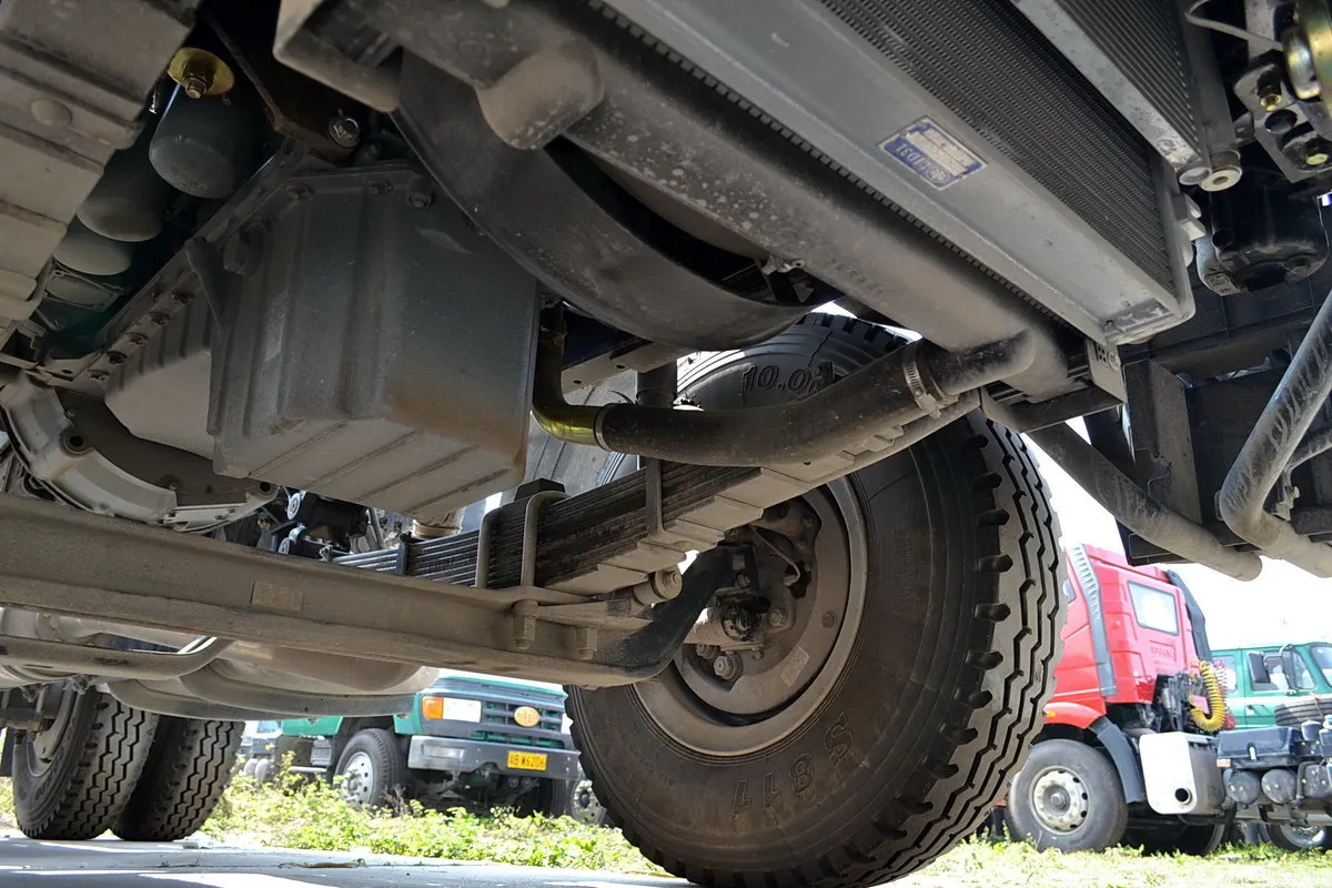 Faw J5M Heavy Truck 220HP 4X2 Tractor-Chassis Parts (2)