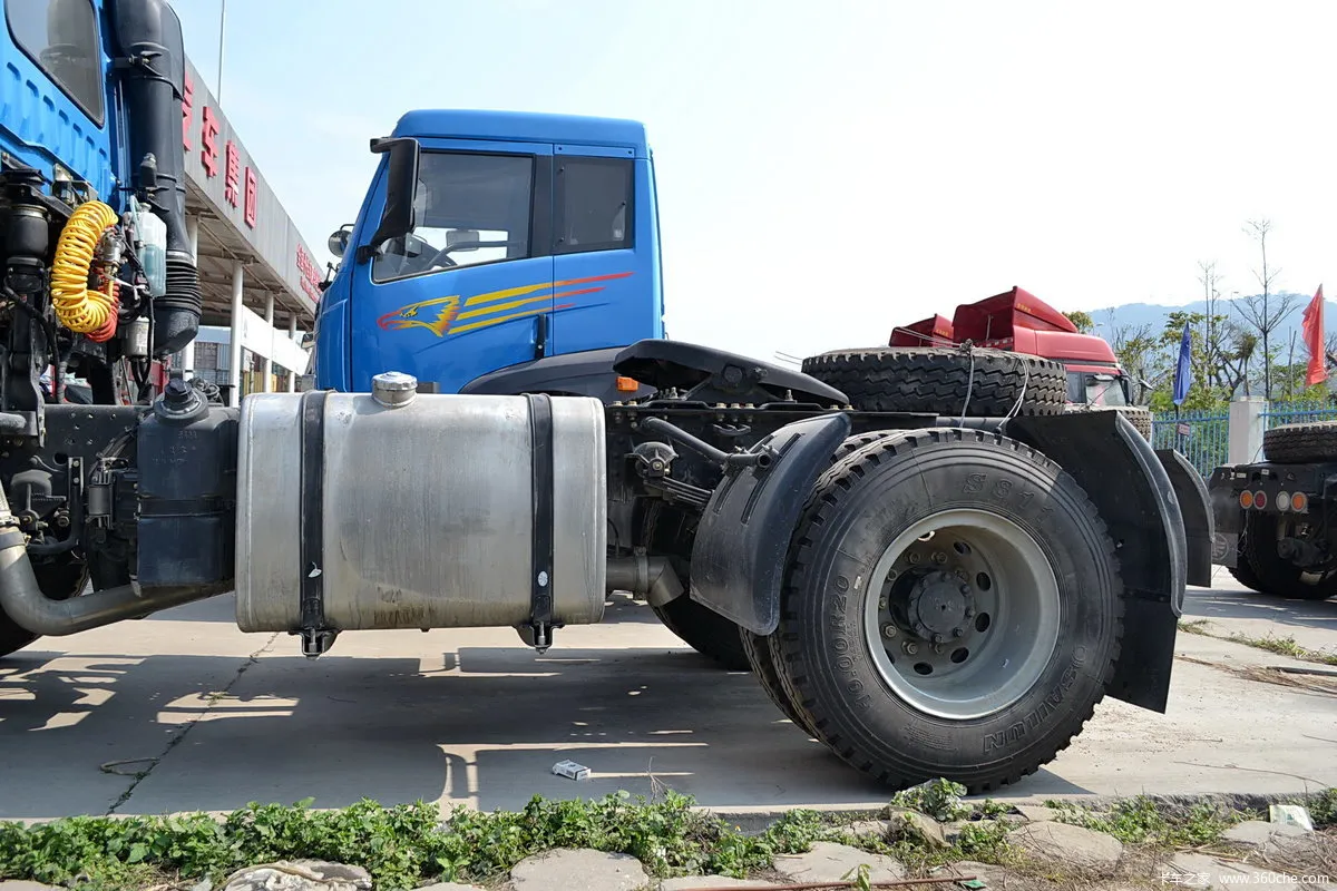 Faw J5M Heavy Truck 220HP 4X2 Tractor-Chassis Parts (8)
