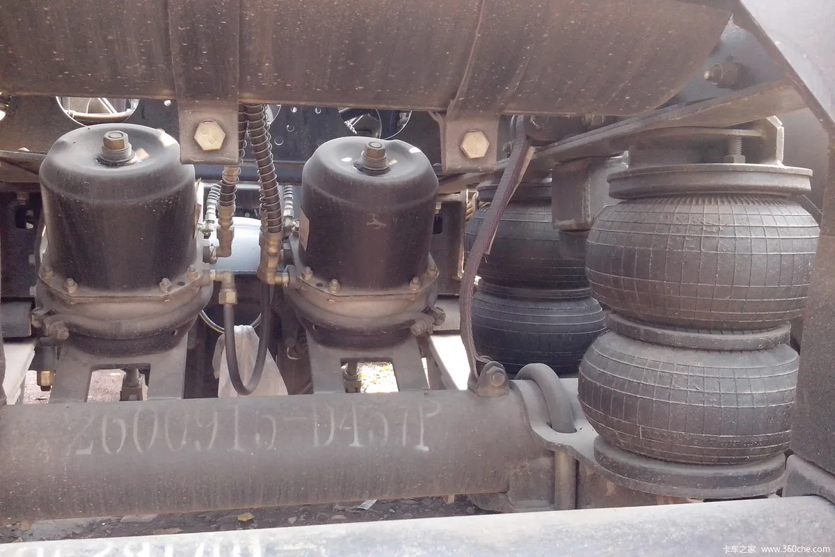 Faw J5M Truck 300HP 6X2 Tractor Chassis (6)