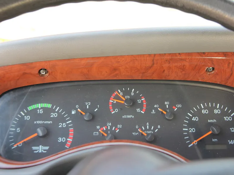 Faw J5p Truck 290hp 6x6-Cabin (4)