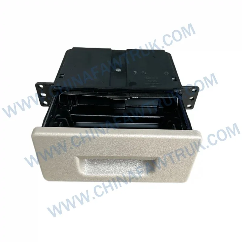 Пепельница на приборной панели, верстак кабины1